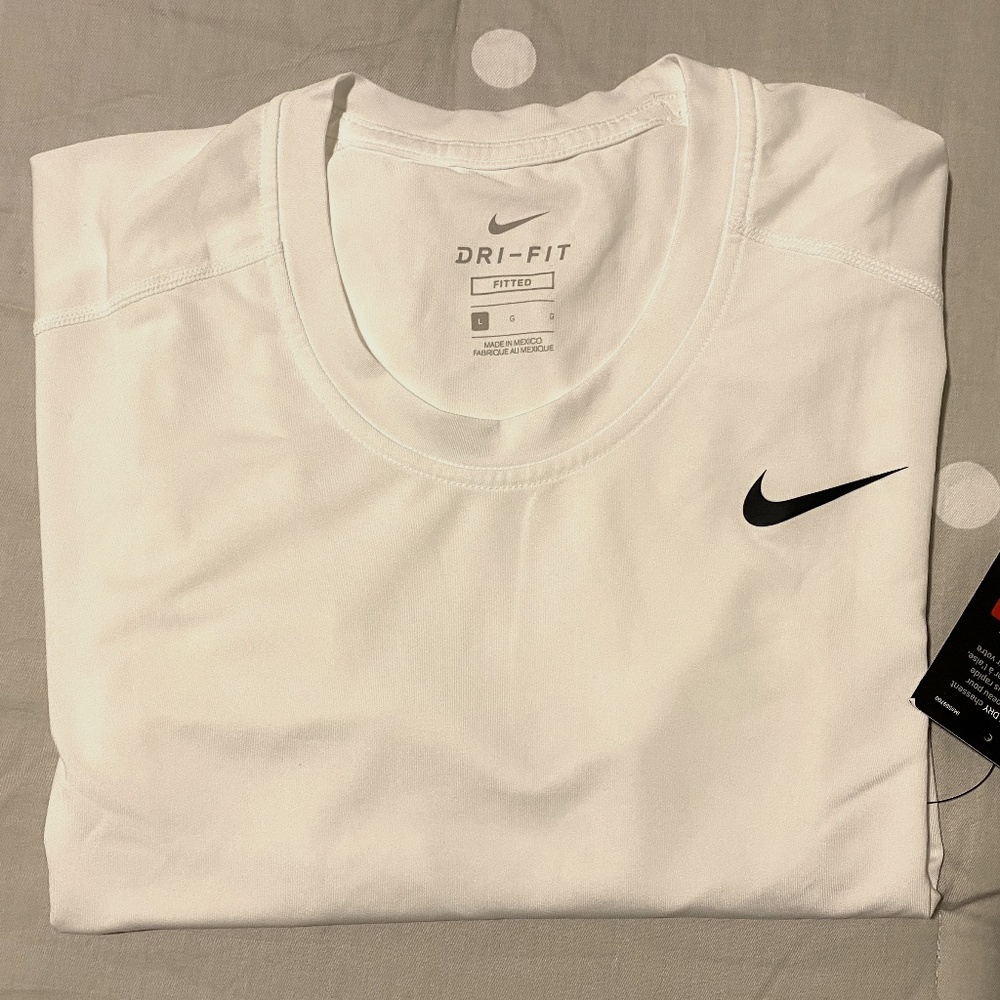 NEW- NIKE training Shirt (L)